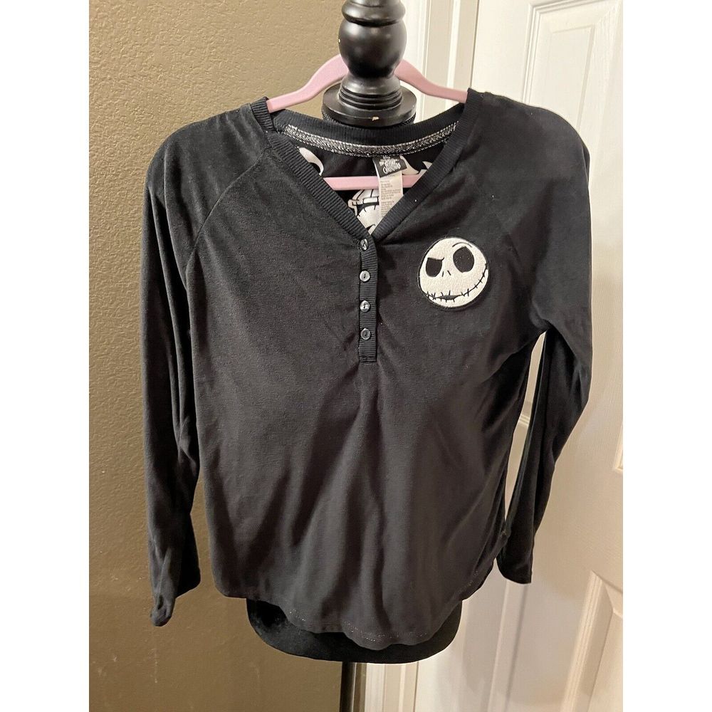 Nightmare Before Christmas Pajama Top Womens Small Black Long Sleeve Velour Soft - Picture 1 of 2